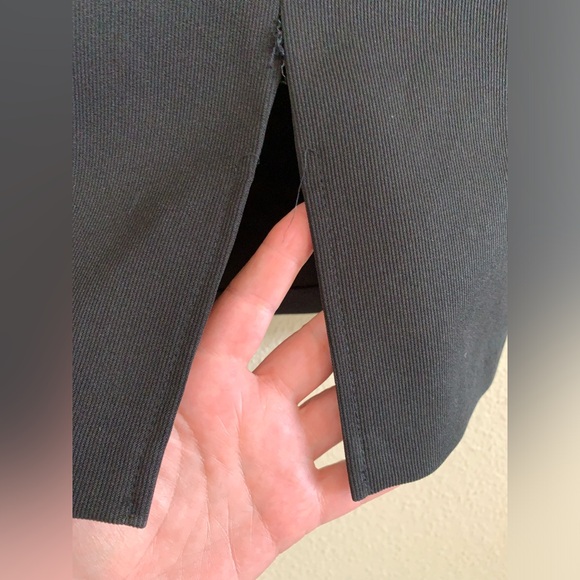 Y2K ribbed City Triangles Black Skirt with front slit 🌴 - Picture 4 of 7